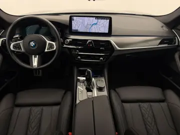 BMW 530e xDrive  LASER M-SPORT CAM DA-PROF HUD H K