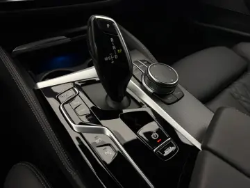BMW 530e xDrive  LASER M-SPORT CAM DA-PROF HUD H K