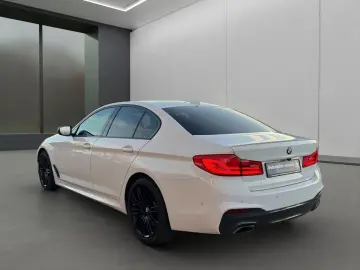 BMW 525d Lim. M-SPORT LED NAVI SPORTSITZ PDC SHZ 19