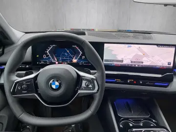 BMW 520 i NAVI HeadUp 360 Cam Sitzlüftung Memory H&K