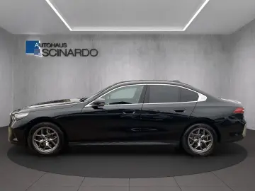 BMW 520 i NAVI HeadUp 360 Cam Sitzlüftung Memory H&K