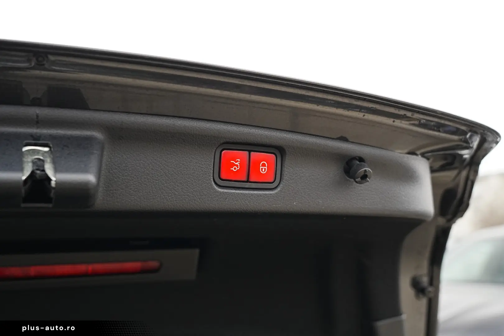 Mercedes-Benz C 300 e 9G-TRONIC AMG Line