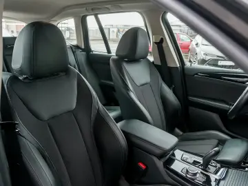 BMW X3 2.0 plugin XDrive