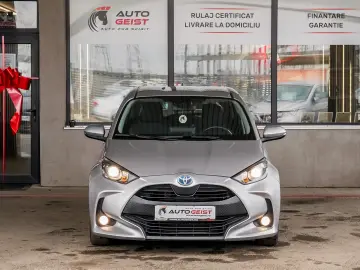 TOYOTA YARIS HYBRID BUSINESS