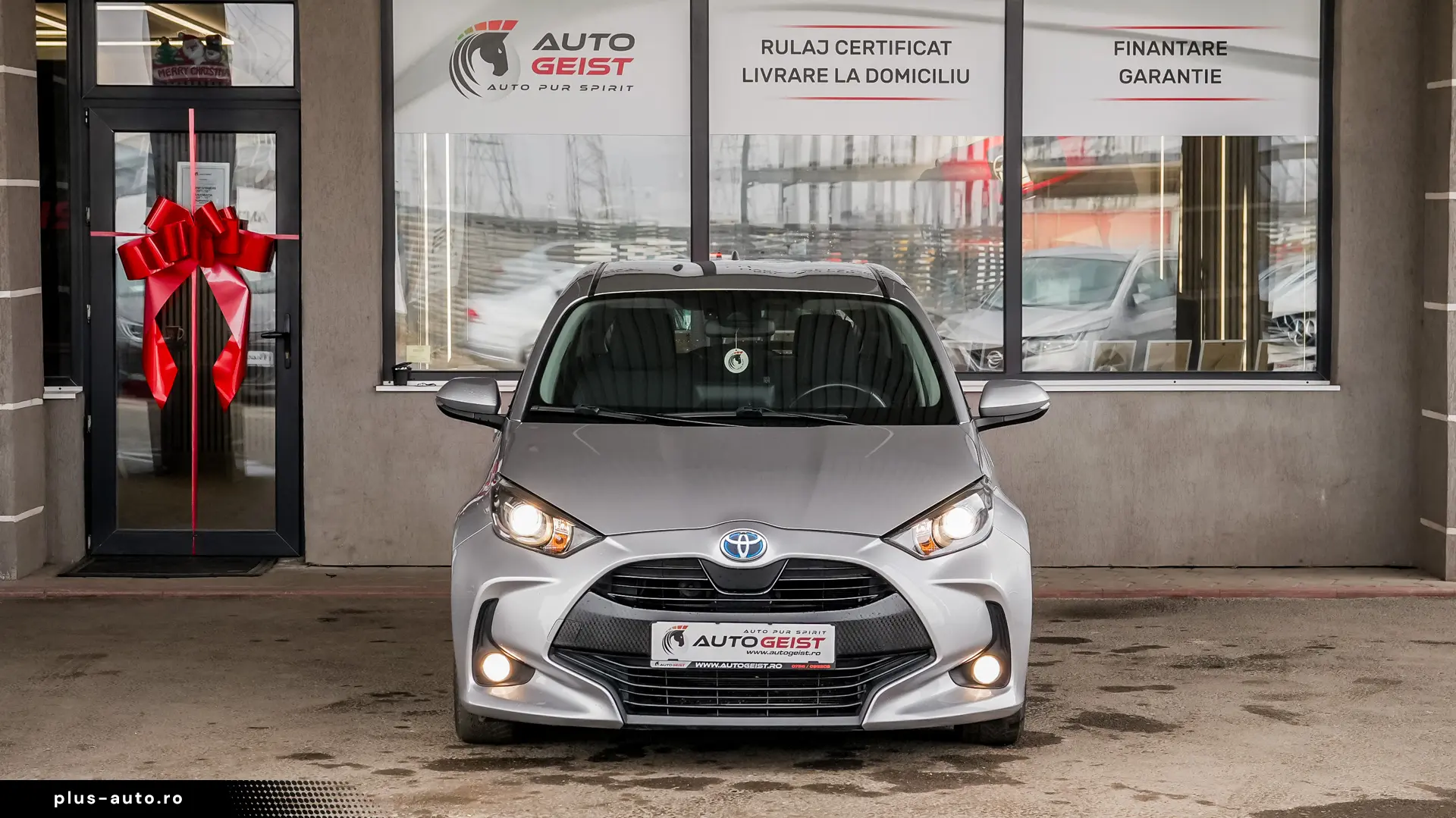 TOYOTA YARIS HYBRID BUSINESS