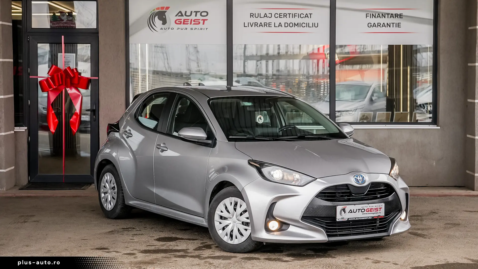 TOYOTA YARIS HYBRID BUSINESS