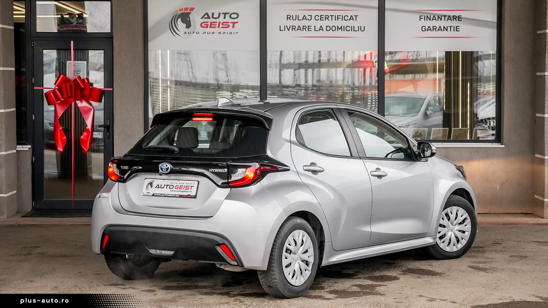 TOYOTA YARIS HYBRID BUSINESS