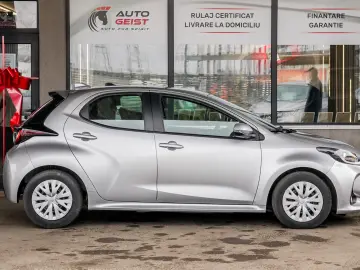 TOYOTA YARIS HYBRID BUSINESS