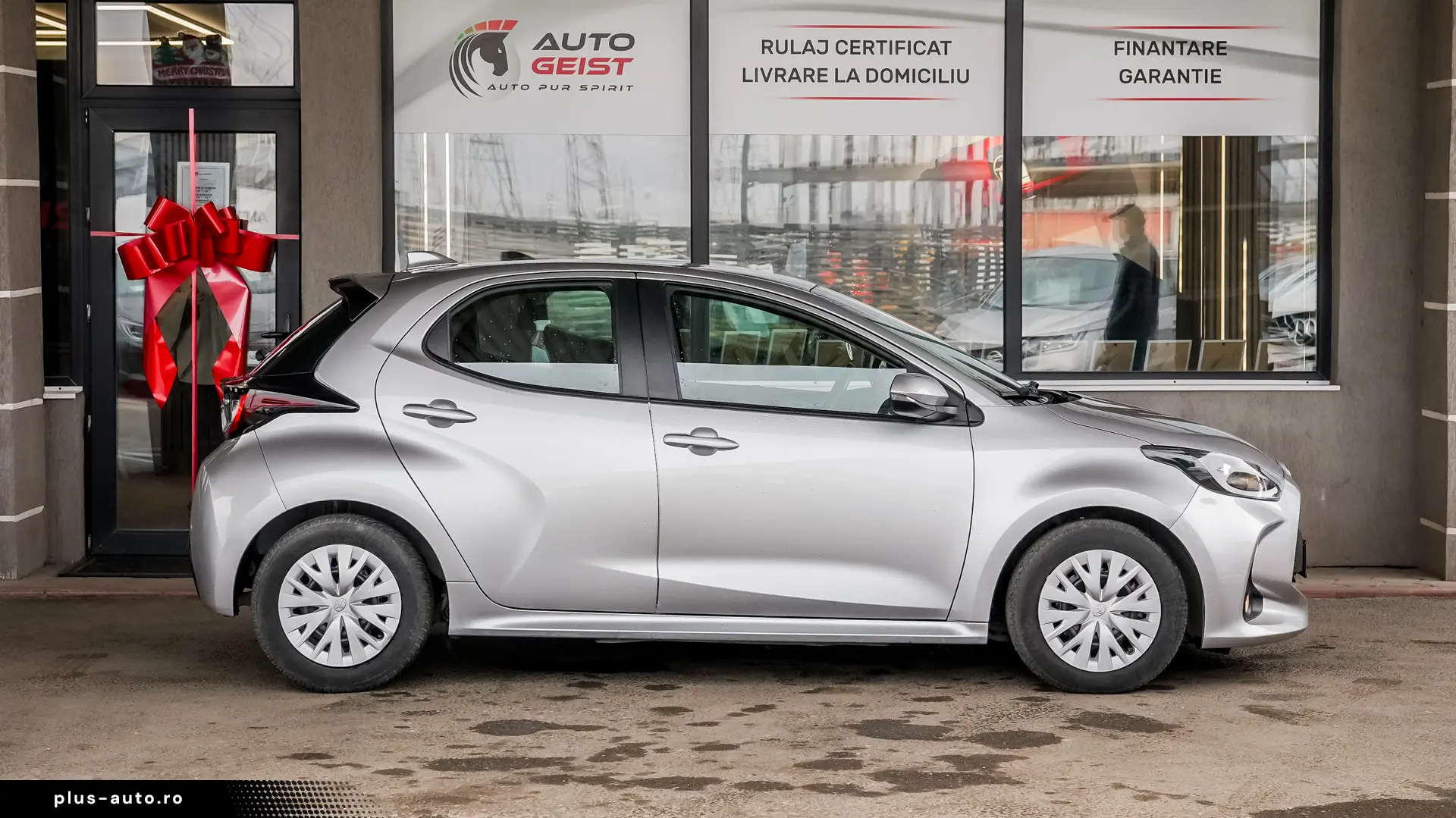 TOYOTA YARIS HYBRID BUSINESS