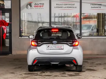TOYOTA YARIS HYBRID BUSINESS