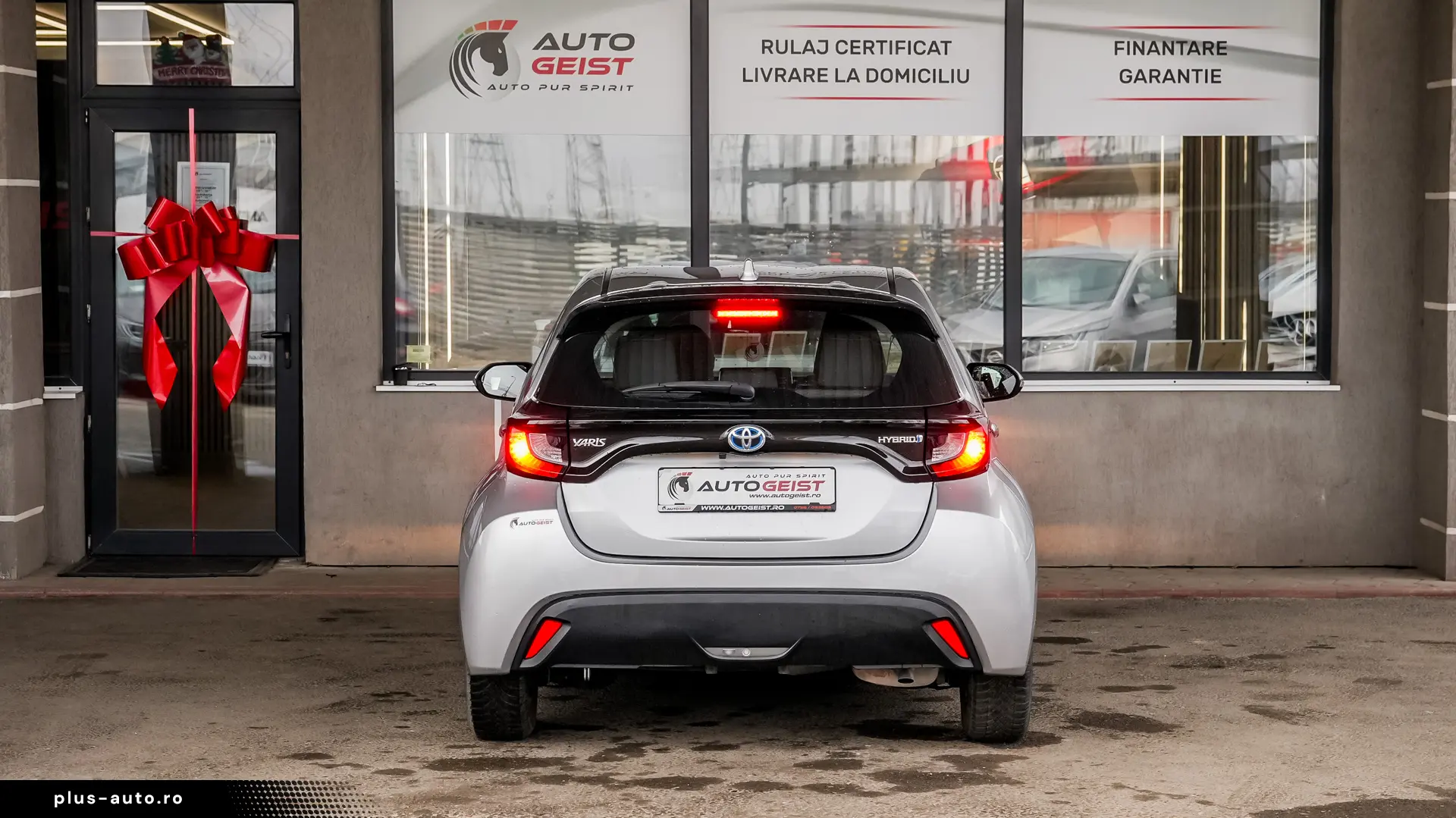 TOYOTA YARIS HYBRID BUSINESS