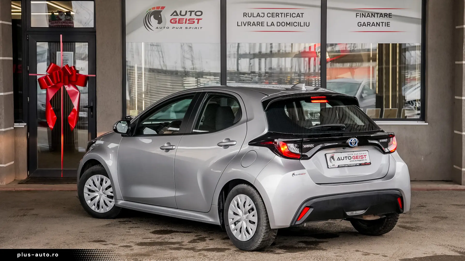 TOYOTA YARIS HYBRID BUSINESS