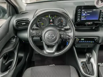 TOYOTA YARIS HYBRID BUSINESS