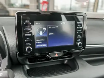 TOYOTA YARIS HYBRID BUSINESS