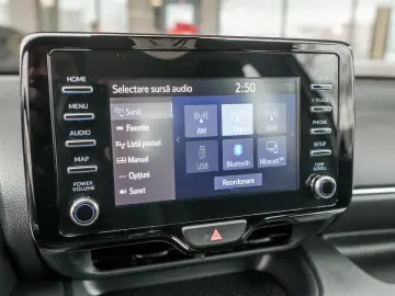 TOYOTA YARIS HYBRID BUSINESS