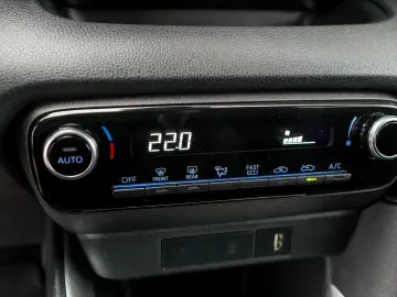 TOYOTA YARIS HYBRID BUSINESS