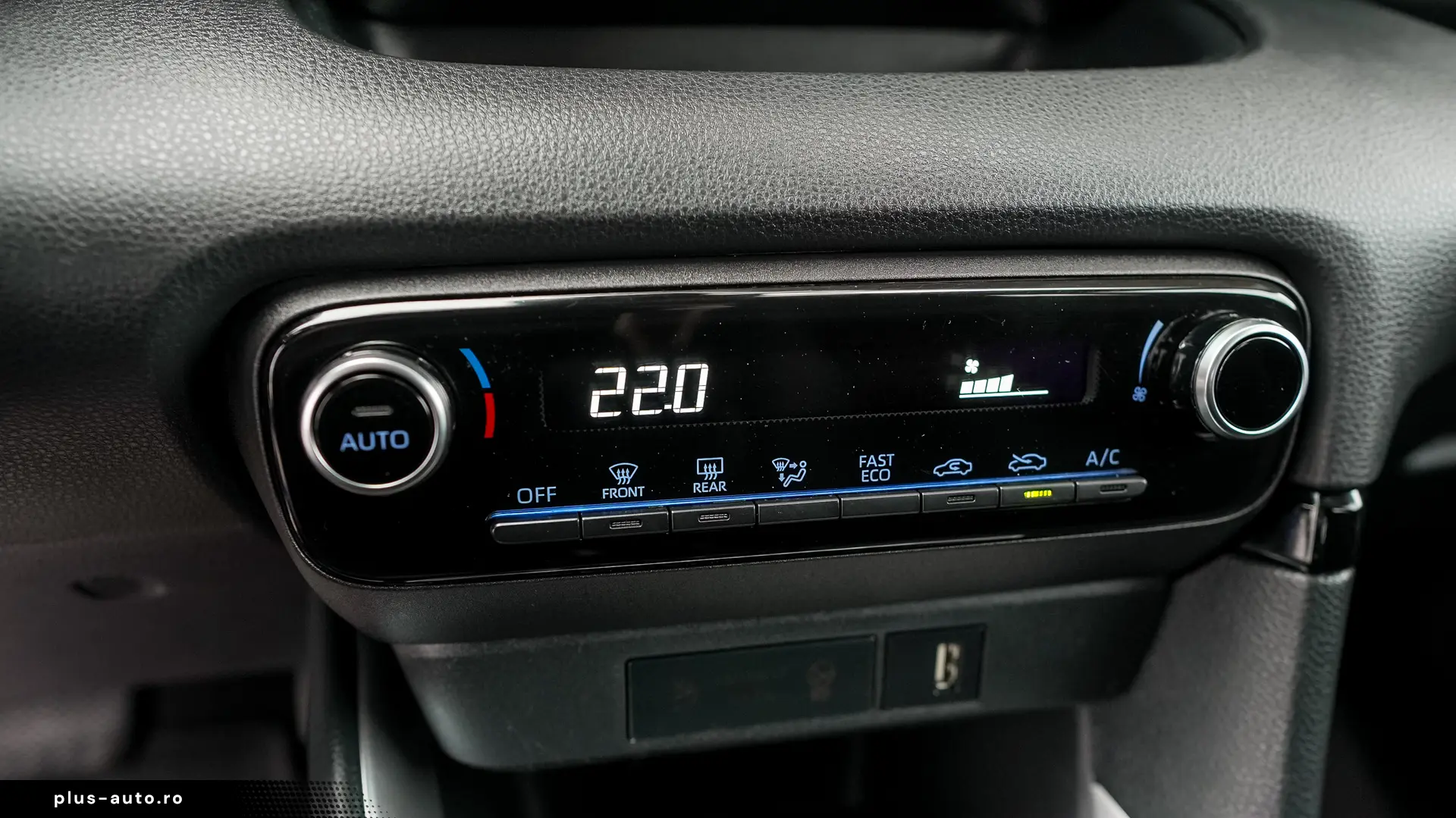 TOYOTA YARIS HYBRID BUSINESS