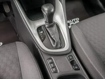 TOYOTA YARIS HYBRID BUSINESS