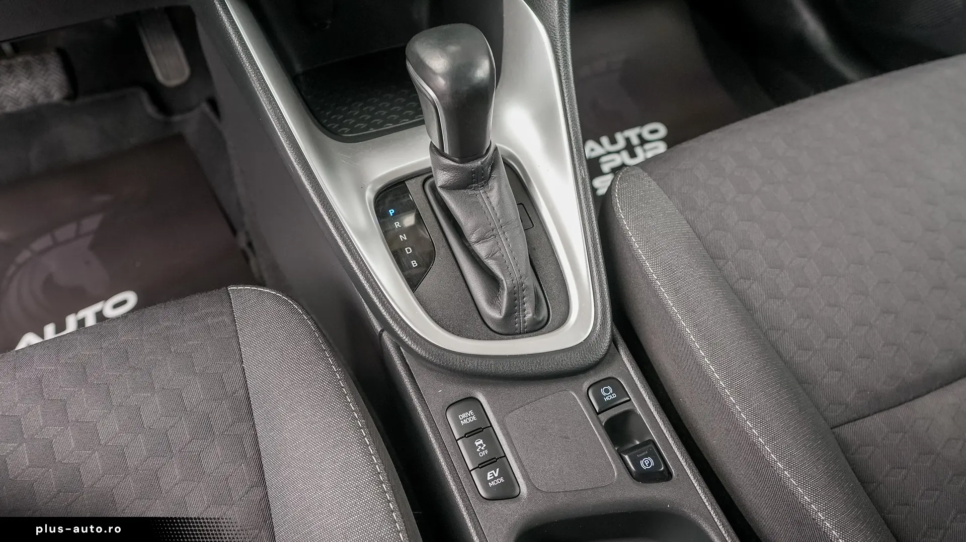 TOYOTA YARIS HYBRID BUSINESS