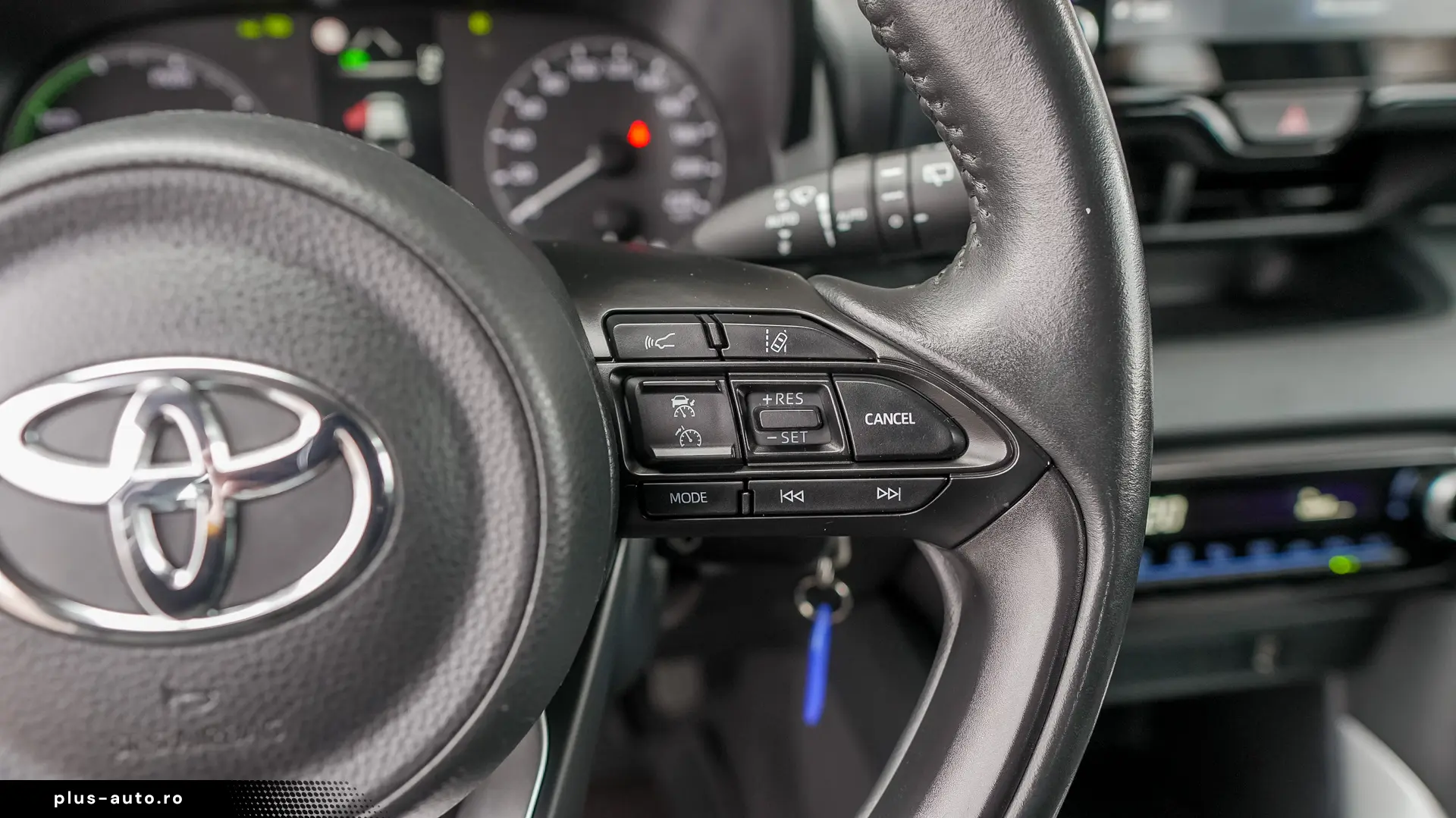 TOYOTA YARIS HYBRID BUSINESS