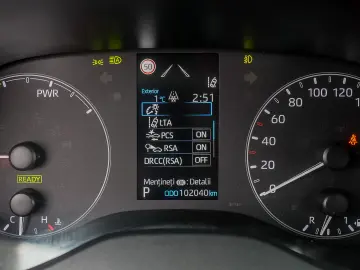 TOYOTA YARIS HYBRID BUSINESS