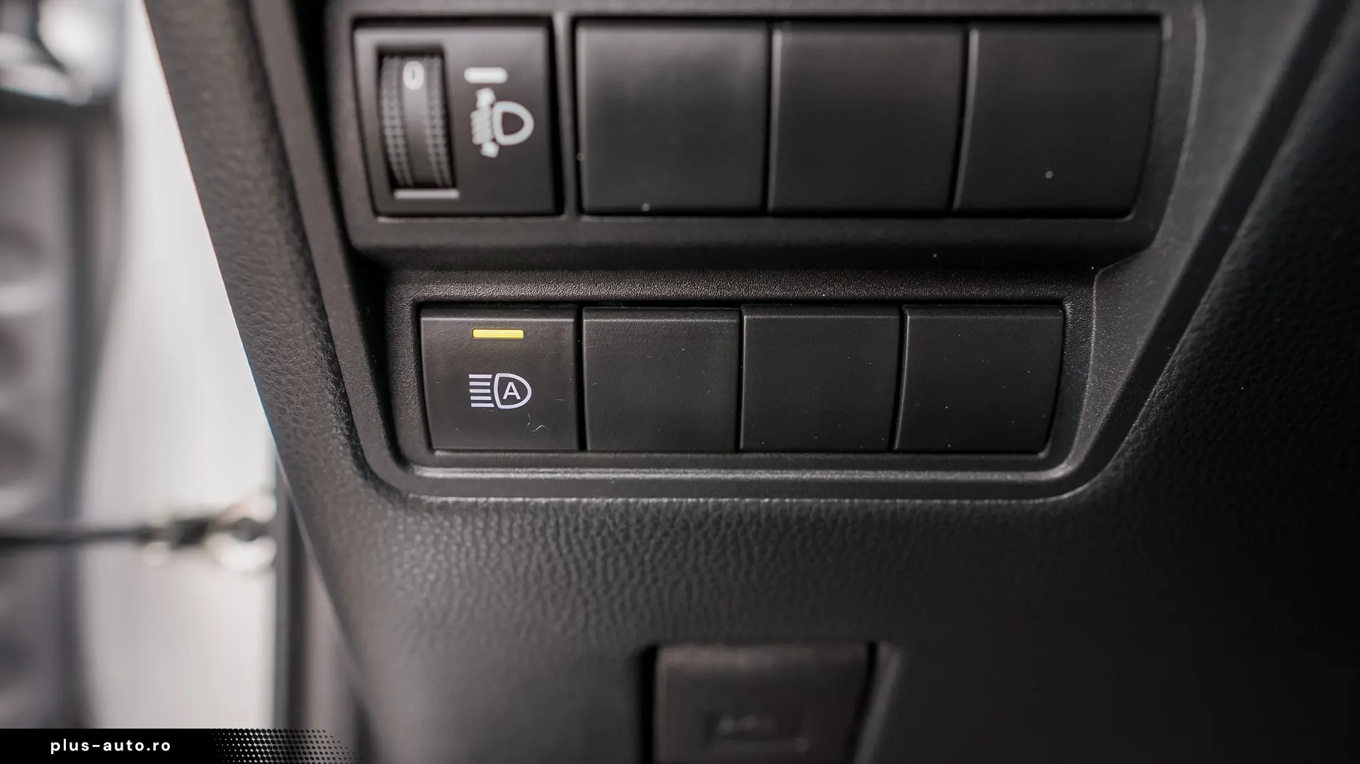 TOYOTA YARIS HYBRID BUSINESS