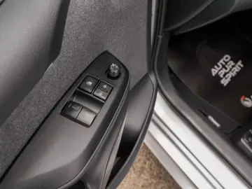 TOYOTA YARIS HYBRID BUSINESS