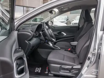 TOYOTA YARIS HYBRID BUSINESS