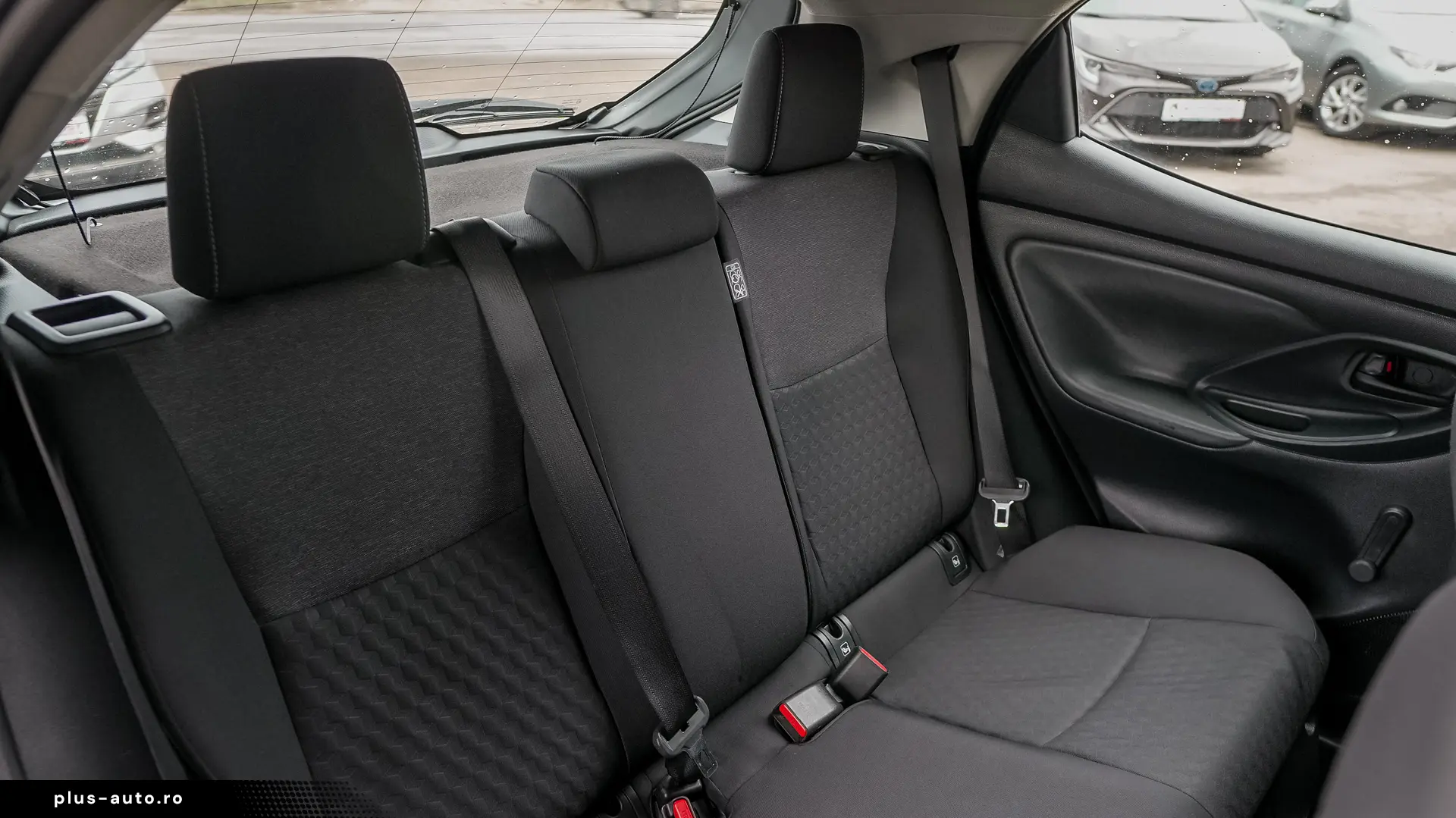 TOYOTA YARIS HYBRID BUSINESS