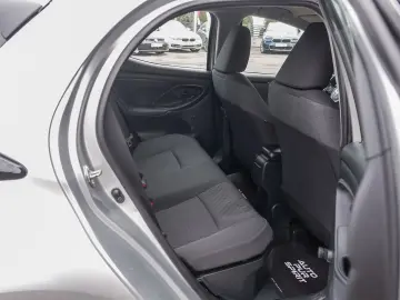 TOYOTA YARIS HYBRID BUSINESS