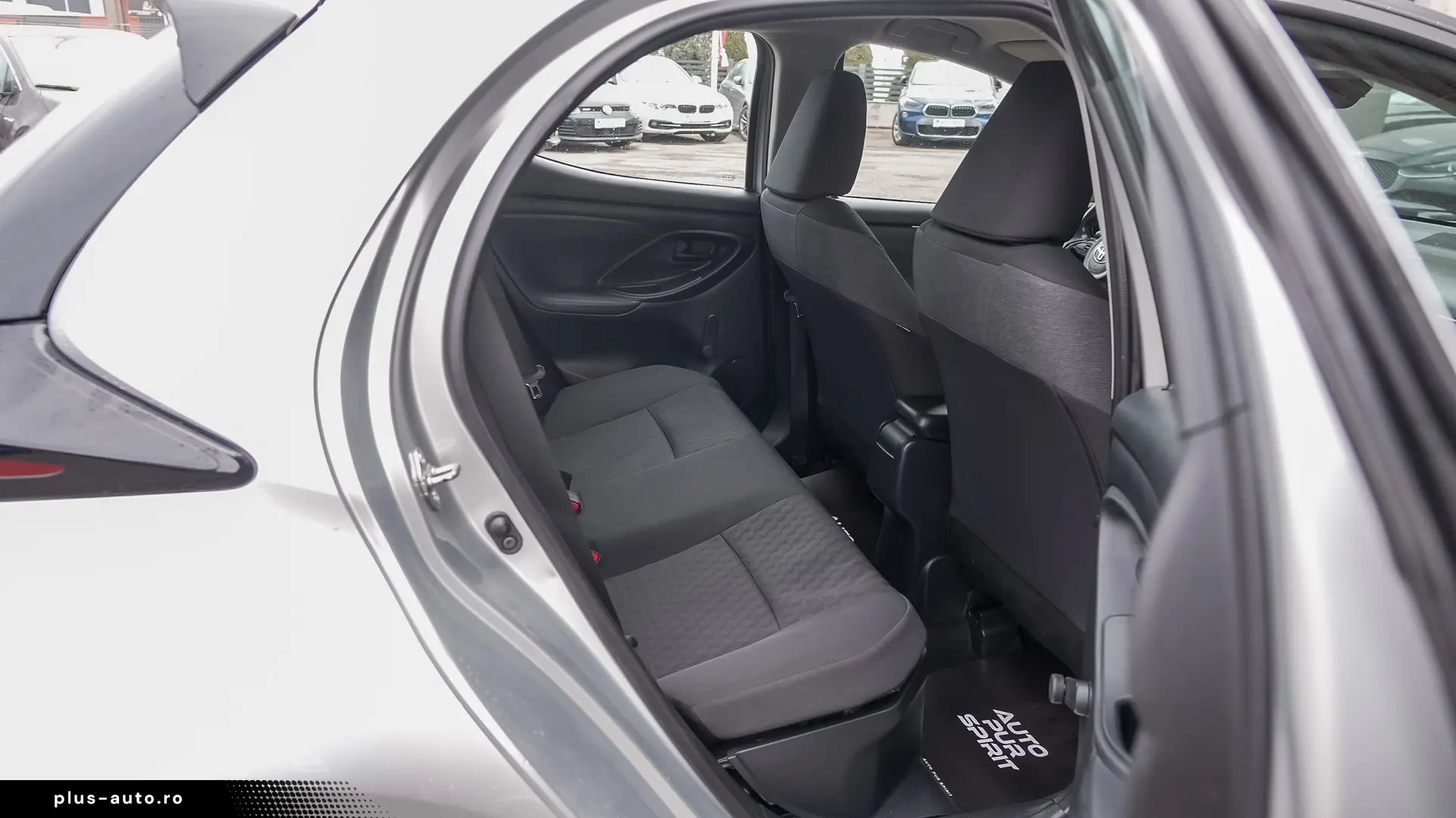 TOYOTA YARIS HYBRID BUSINESS