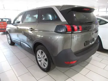 PEUGEOT 5008 Active 1.2T LED NAVI PDC TEMPOMAT