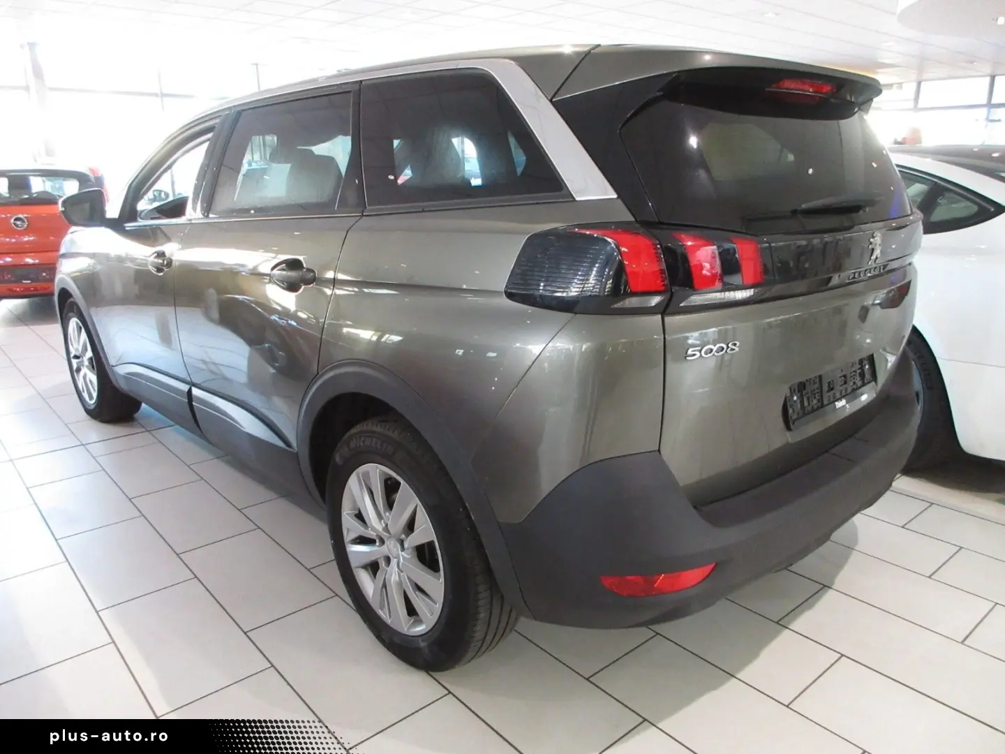 PEUGEOT 5008 Active 1.2T LED NAVI PDC TEMPOMAT