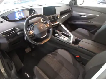 PEUGEOT 5008 Active 1.2T LED NAVI PDC TEMPOMAT