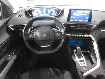 PEUGEOT 5008 Active 1.2T LED NAVI PDC TEMPOMAT