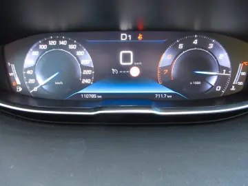 PEUGEOT 5008 Active 1.2T LED NAVI PDC TEMPOMAT