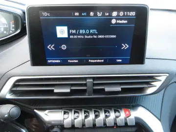 PEUGEOT 5008 Active 1.2T LED NAVI PDC TEMPOMAT