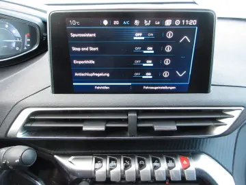 PEUGEOT 5008 Active 1.2T LED NAVI PDC TEMPOMAT