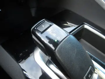 PEUGEOT 5008 Active 1.2T LED NAVI PDC TEMPOMAT