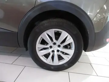 PEUGEOT 5008 Active 1.2T LED NAVI PDC TEMPOMAT