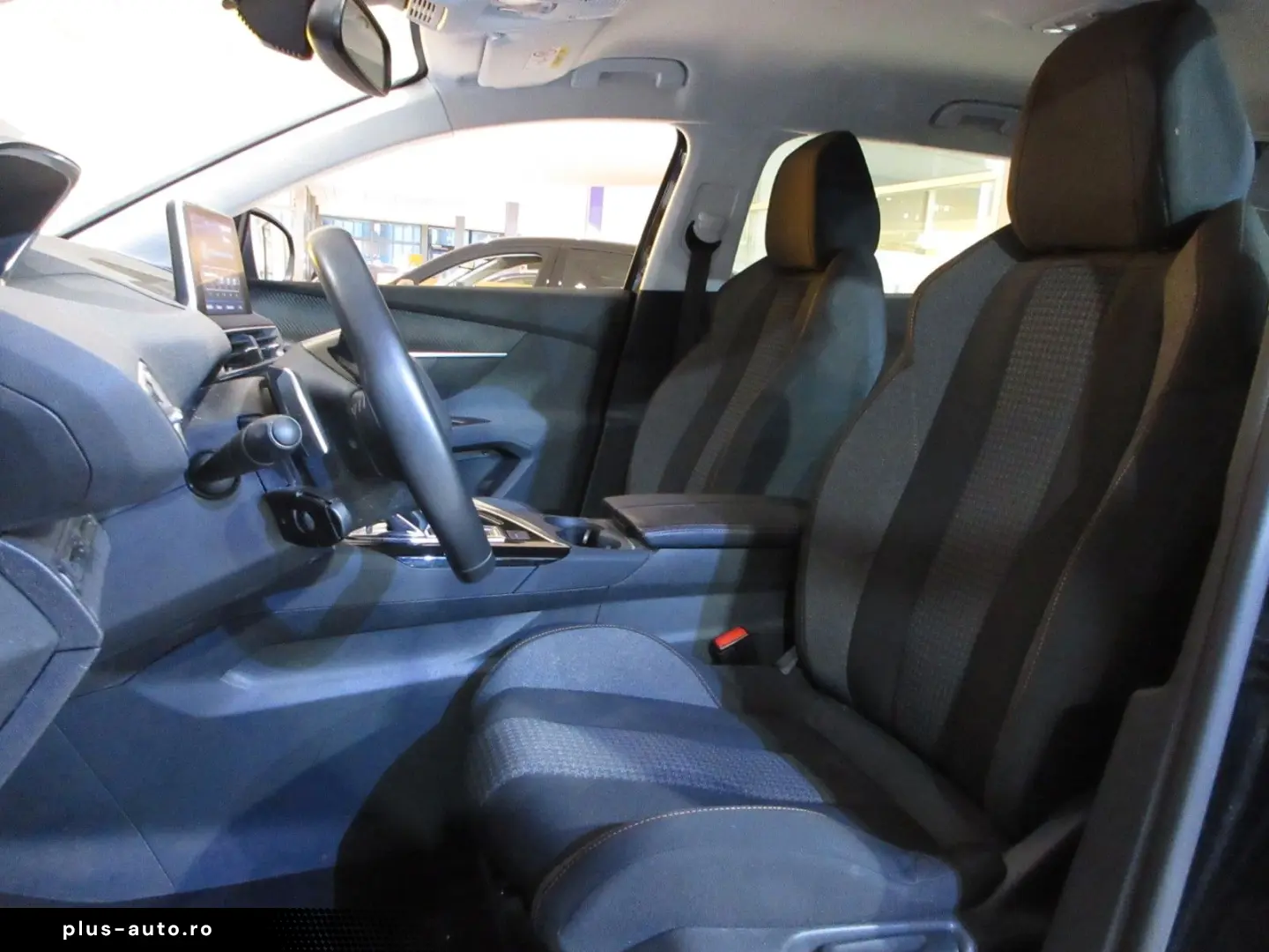 PEUGEOT 5008 Active 1.2T NAVI PDC LED AHK TEMPO