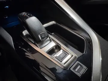 PEUGEOT 5008 Active Business 7SITZER SPUR VIR APPS 1.H