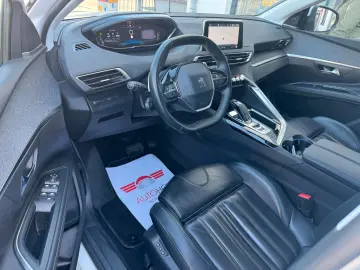 PEUGEOT 5008 1.2 Allure Automatik Pano Leder TOP!