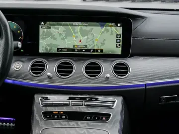 MERCEDES-BENZ E 450 4M AMG BURM DIGLIGHT DISTR PANO 360