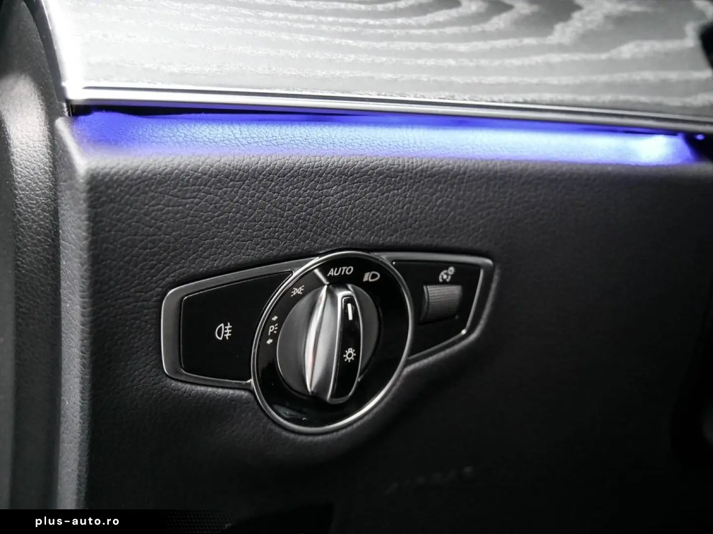 MERCEDES-BENZ E 450 4M AMG BURM DIGLIGHT DISTR PANO 360