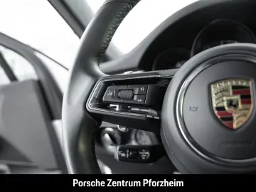 PORSCHE Macan GTS Surround-View BOSE Luftfederung LED