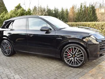 PORSCHE Cayenne S E-Hybrid BOSE 22  ACC AHK PANO 18-WEGE