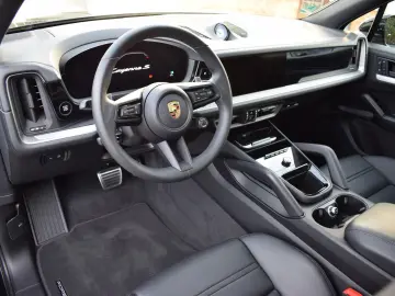 PORSCHE Cayenne S E-Hybrid BOSE 22  ACC AHK PANO 18-WEGE