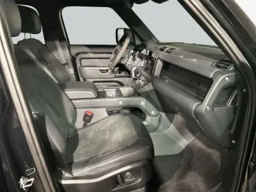 LAND ROVER Defender 110 P525 V8