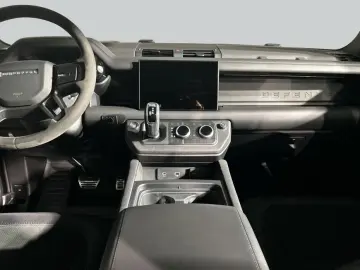 LAND ROVER Defender 110 P525 V8